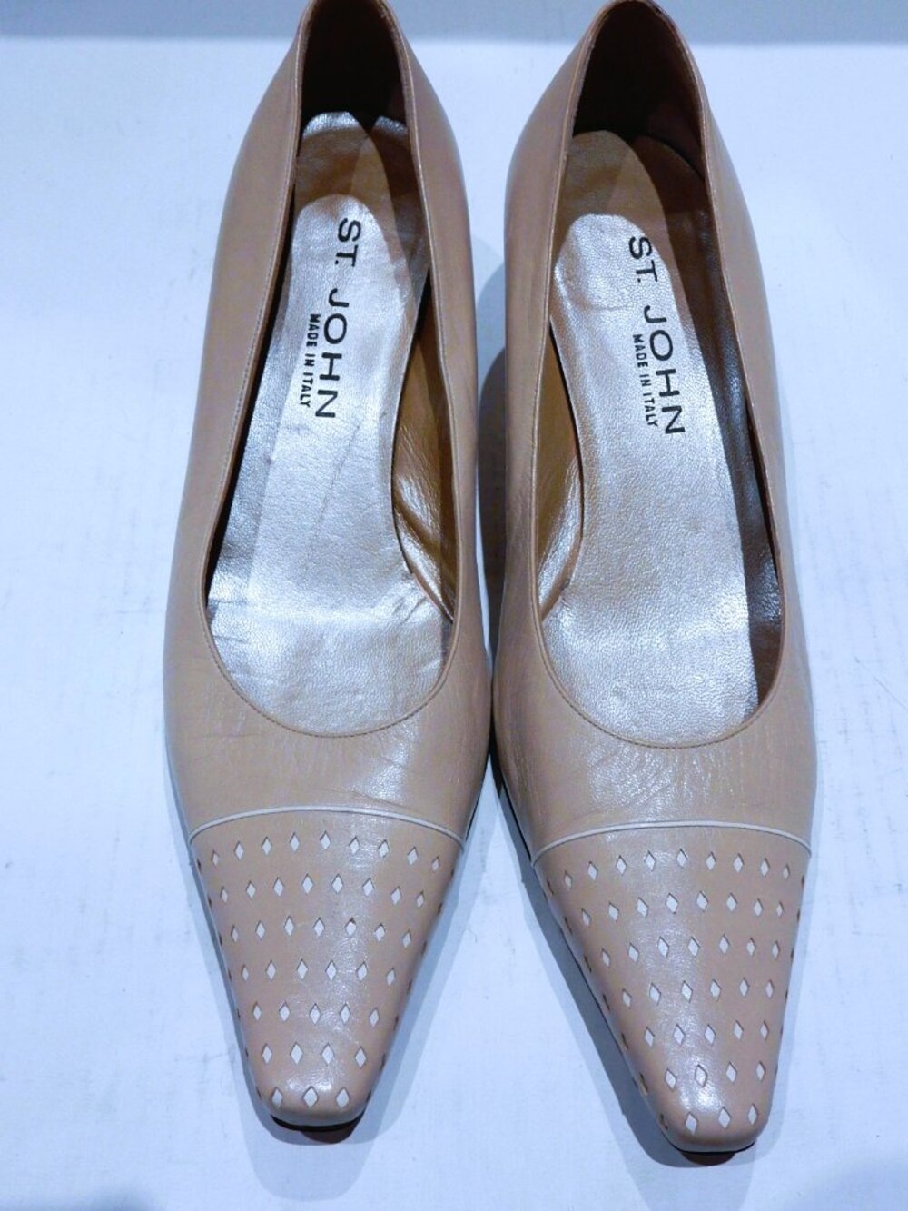 St John Bone Italian Kitty Heel Pumps in Size 9AA